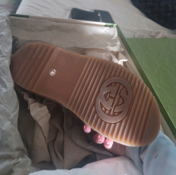 Brand new woman's original GG slide sandal 100% Authentic item come with receipt - Picture 2 of 5